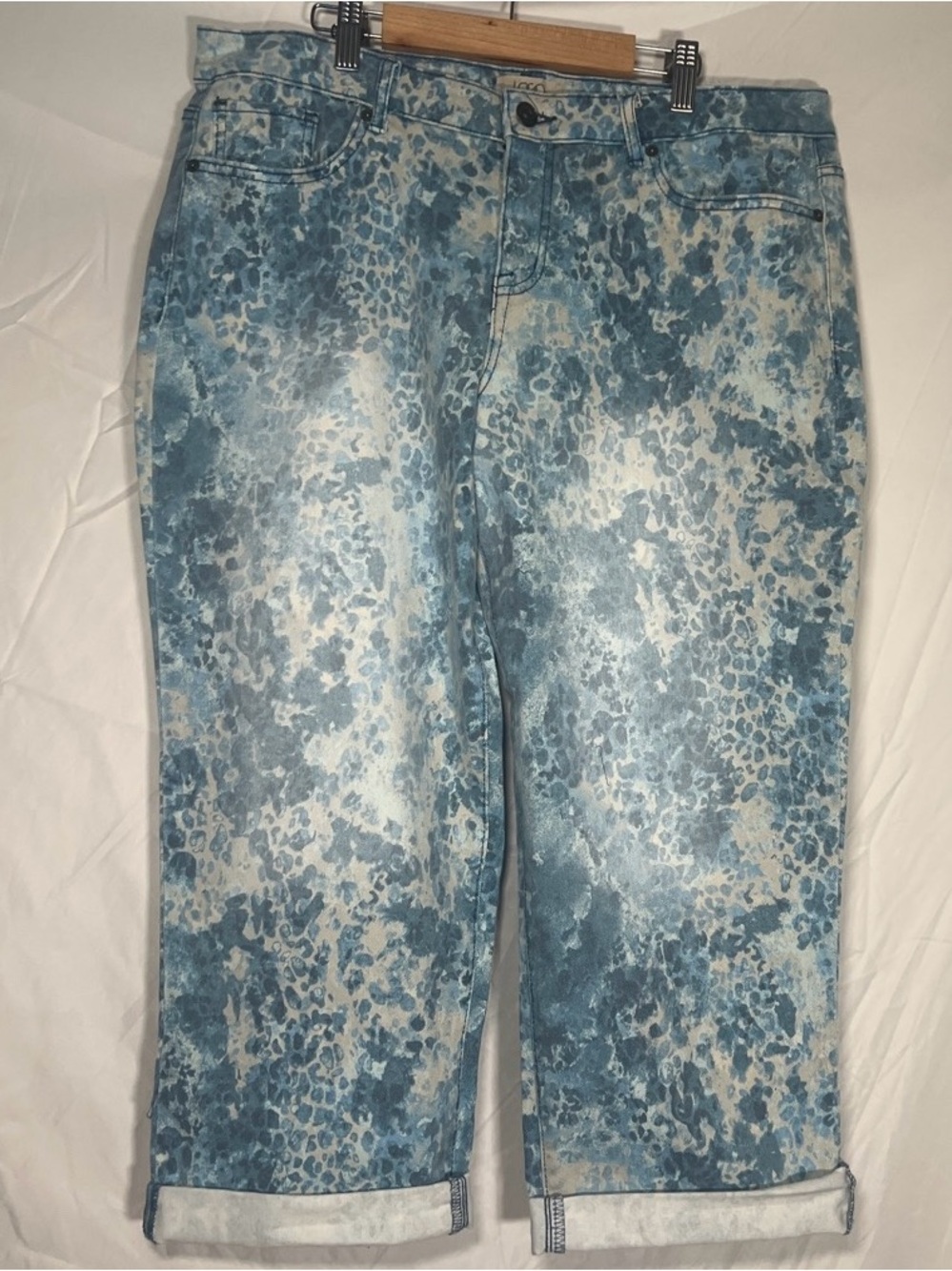 LOGO by Lori Goldstein Blue Acid-Wash Cropped Jeans